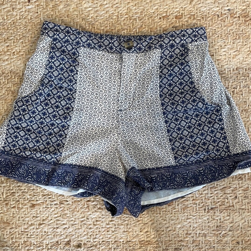 American eagle size small shorts